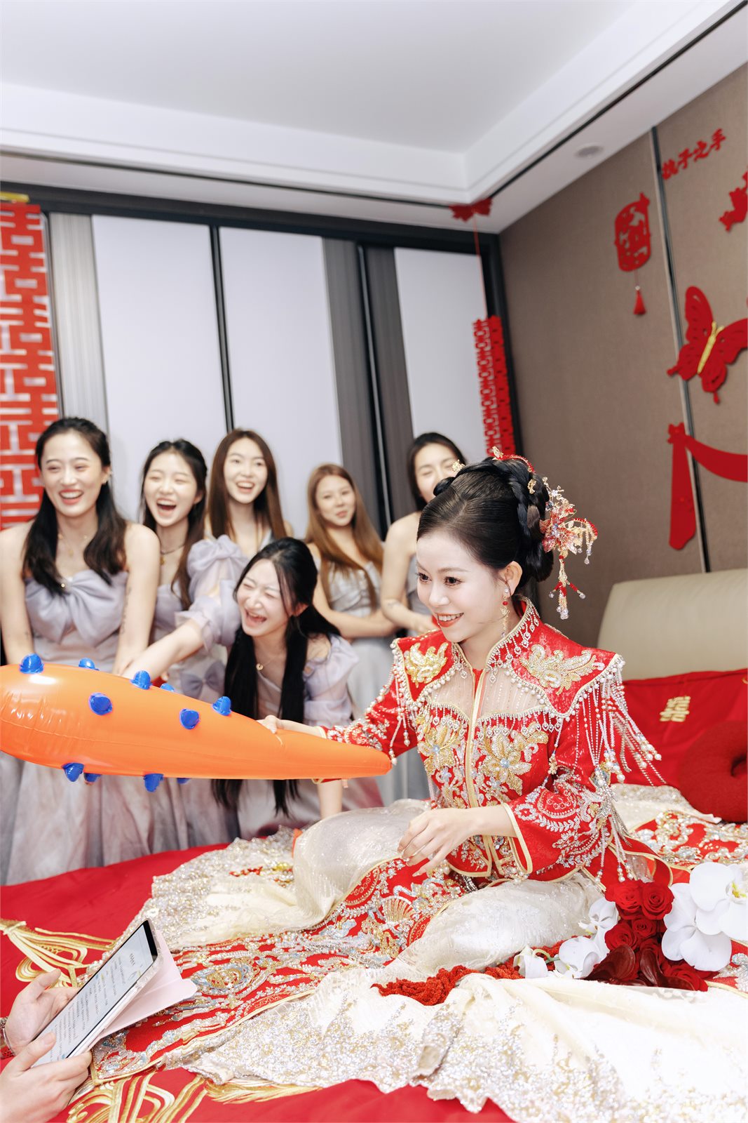 皮皮在婚房甜蜜互动